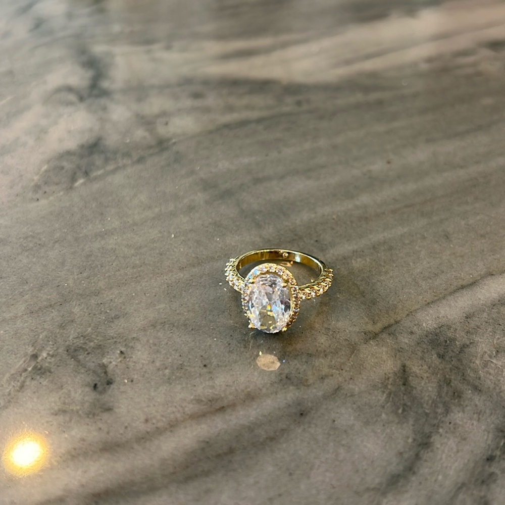 Women’s Ring size 6